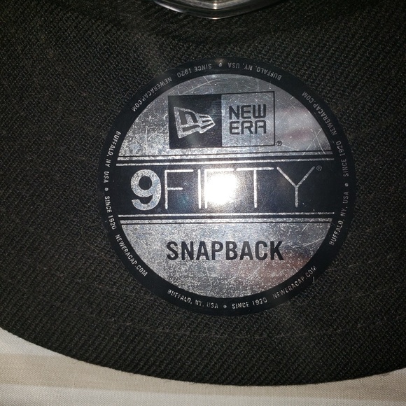 Authentic New Era Silver Emblem Raider Snapback - Picture 5 of 6